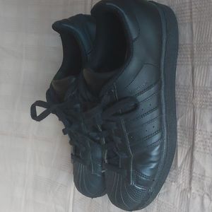 ADIDAS all black sheel toe superstars, W8, M6